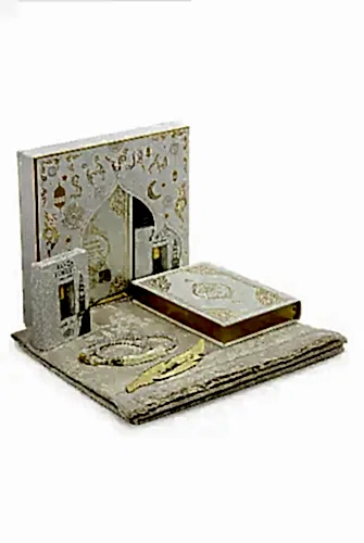 Almanca Mealli Medine Hatlı Kuranı Kerim ve Seccade Seti Beyaz 