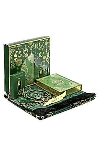 Almanca Mealli Medine Hatlı Kuranı Kerim ve Seccade Seti Yeşil 