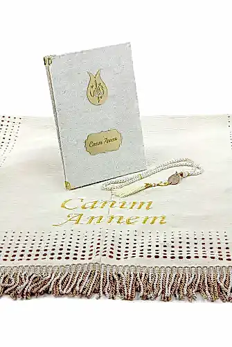 Anneler Gününe Özel İsim Nakışlı İnci Tesbih Yasin Kitabı Şönil Seccade Seti Beyaz - ihvanonline (1)