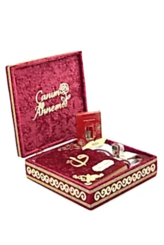 Anneler Gününe Özel Sandıklı Kadife Kuranı Kerim Seti Şal Tesbih Esans Zikirmatik Seccade Seti Bordo - 1