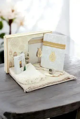 Çeyizlik Seccade Seti Gelin Bohçasına Uygun Dini Ramazan Hediyelik 6 Parça İbadet Seti Krem - 1