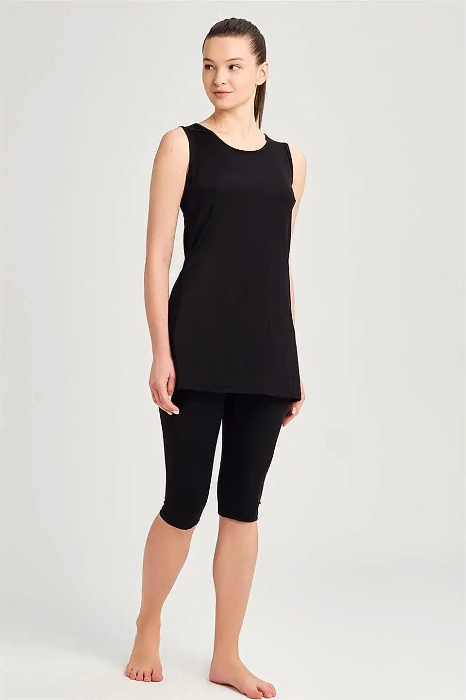 Haşema Meliha Siyah Askılı Yarı Kapalı Kadın Havuz Mayosu H-6024 - Haşema (1)