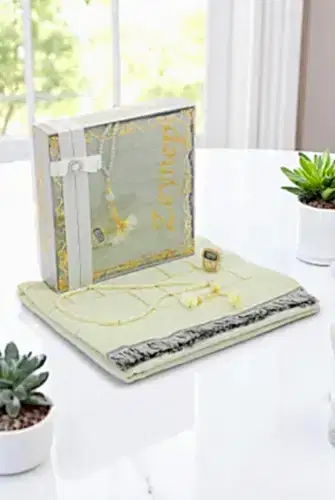 Hediyelik Kutulu Kişiye Özel Tesbih Zikirmatik İsimli Seccade Seti Krem 