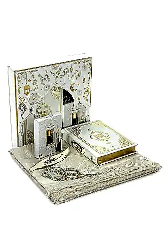 İngilizce Mealli Medine Hatlı Kuranı Kerim ve Seccade Seti Beyaz 