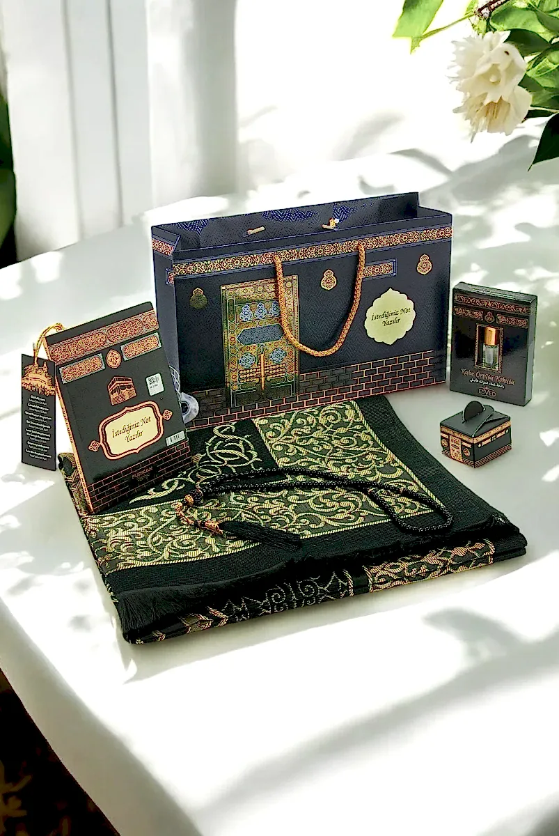 İsme Özel Kabe Desenli Çantalı İsimli Yasin Kitabı, Tesbih, Esans ve Seccade Seti Siyah - 1