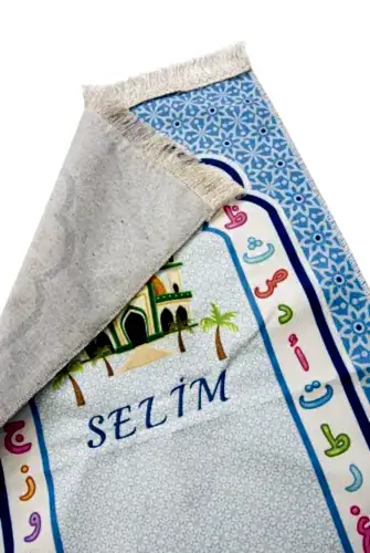 İsme Özel Nakış İşlemeli Camili ve Arapça Alfabeli Çocuk Seccadesi Mavi - ihvanonline (1)
