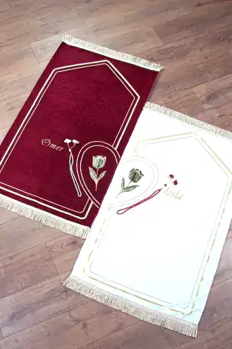 İsme Özel Nakışlı Çiftler İçin Kalpli Yumuşak Dokulu Şönil Seccade Seti Bordo Krem - ihvanonline (1)