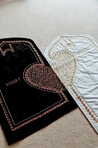 Kişiye Özel İsimli Eşli Çift Seccadesi Kadife Çeyizlik Kalpli Seccade Bohçalık Hediyelik Set - ihvanonline (1)