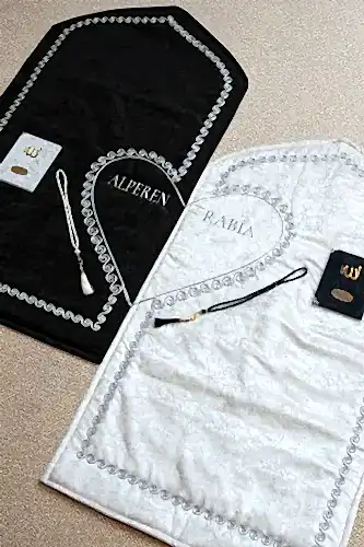 Kişiye Özel İsimli Kalpli Seccade Gelin Damat Bohçası Çift Seccadesi Tesbihli Çeyizlik Hediyelik Set - Gri 