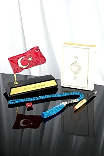  Kişiye Özel Ofis Masaüstü Türk Bayraklı İsimlik, Kuranı Kerim, Kalem, Rozet ve Tesbih Kurumsal Hediyelik Set - ihvanonline (1)