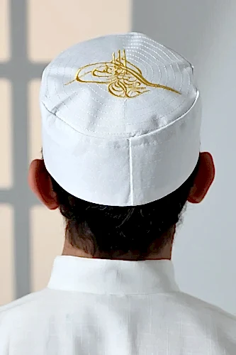 Osmanlı Tuğrası Nakışlı Kalıp Namaz Takkesi Beyaz - ihvanonline (1)