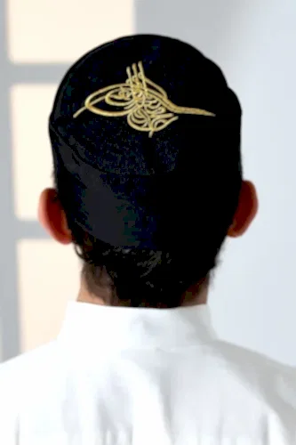 Osmanlı Tuğrası Nakışlı Kalıp Namaz Takkesi Siyah - 2