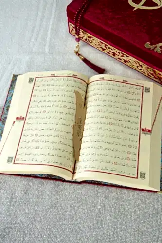 Özel Elif Vav Pleksi Süslemeli Hediyelik Kadife Kaplı Kutulu Kuranı Kerim Bordo - 5