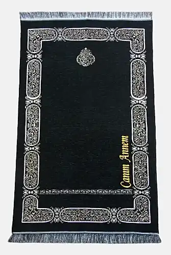 Seccadenize İsminizi Nakşediyoruz, Desenli Nakış İşlemeli İsimli Seccade Siyah - 1