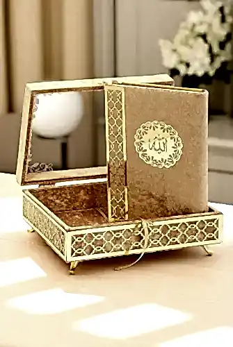 Şeffaf Pleksili Kadife Kaplı Sandıklı Çeyizlik Kuranı Kerim Seti - Gold 