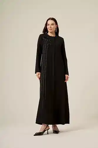 Si̇yah Swarovski̇ Taşlı Su Yolu Çi̇çek Desenli̇ Gi̇zli̇ Fermuarlı Ferace 6173-25 Siyah - 1