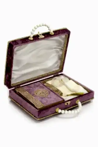 Süngerli Kadife Kaplı Sandıklı Çanta Boy İnci Serisi Hediyelik Kuranı Kerim Seti - Pembe - 1