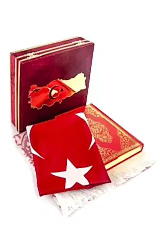Türkiye Haritalı Bayraklı Kadife Kutulu Kuran ve Seccade Seti Kırmızı - ihvanonline (1)